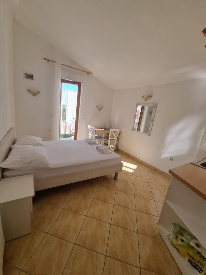 Toni Poce 2 Apartment *